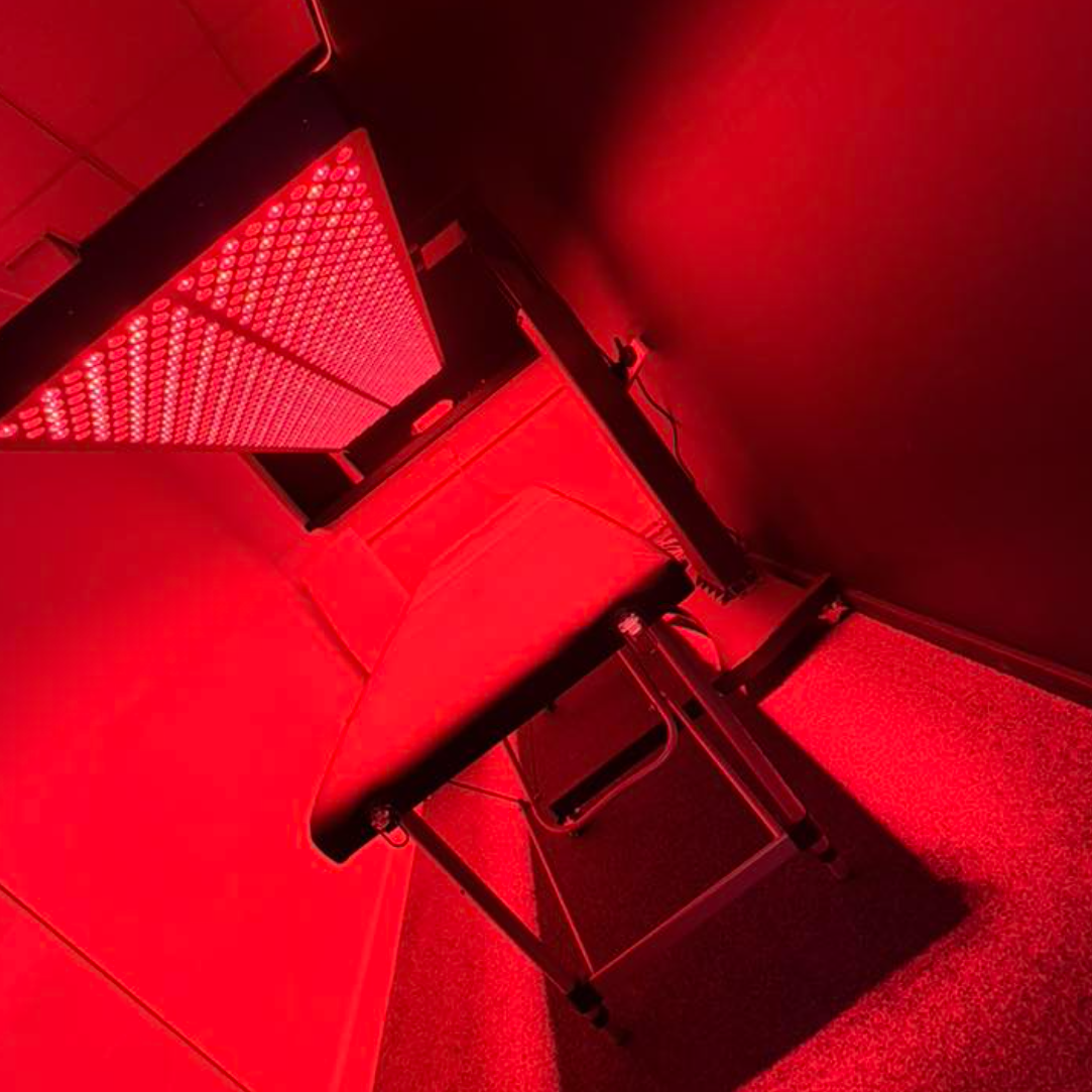 Oxy-Regen’s treatment bed beneath overhead red light panels